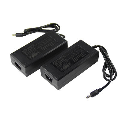 Adaptador de fuente de alimentación de escritorio universal de 60W. 1.8M de salida única. Certificado CE/FCC para portátiles.