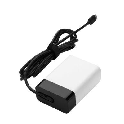 Figura 8 Conector portátil cargador PD de 45 W tipo C de extremo con homologación CE