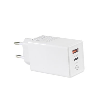 Portátil QC Tipo C Cargador dual PD 65W Salida 15V 3A para carga rápida Adaptador de viaje