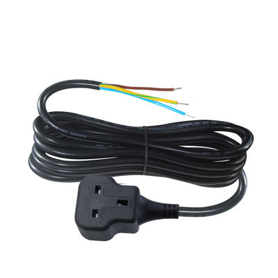 Enchufe hembra BS del Reino Unido con terminales de cable estañado y pelado previamente
