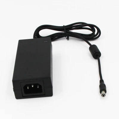 Voltado de entrada amplio 240v 100 C14/C8/C6 Adaptador electrónico Puertos multicomún 5.5*2.1 120W Potencia 240V Para mayorista