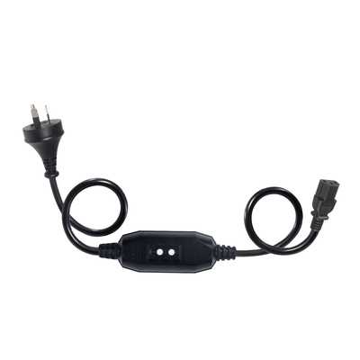 Conexión con el cable de alimentación IEC C13 con RCD 10A 240V